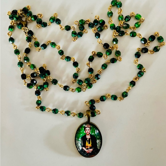 Frida Kahlo Art Pendant Necklace Malachite Chain - Picture 14 of 17